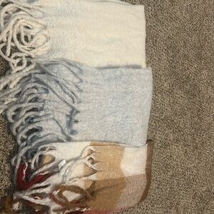 American Eagle scarfs